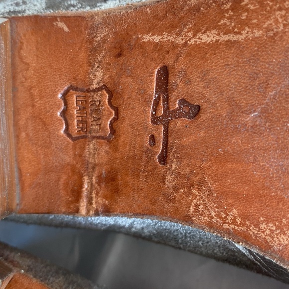 7.5 Leather Silver Painted Ankle Bootie - Picture 5 of 8